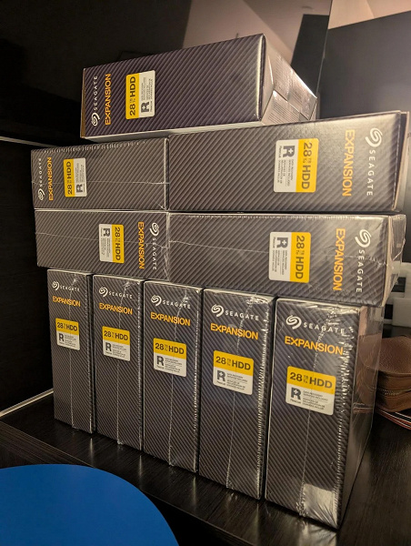 Жесткие диски в Великобритании настолько дорогие, что британец слетал за ними в США &mdash; и все равно сэкономил 2000 долларов